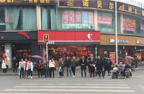 城市秩序更好了  市民更文明了