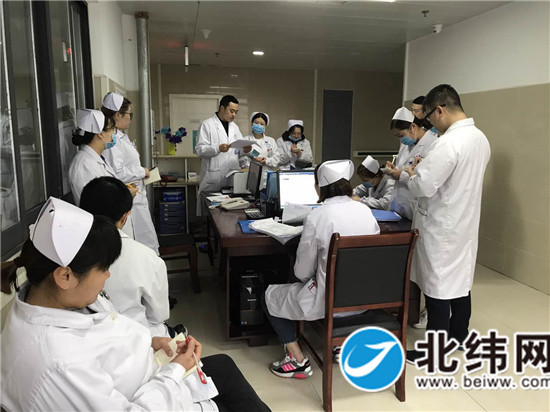 市四医院内科每日必开的晨会，总结前一天的工作情况.jpg