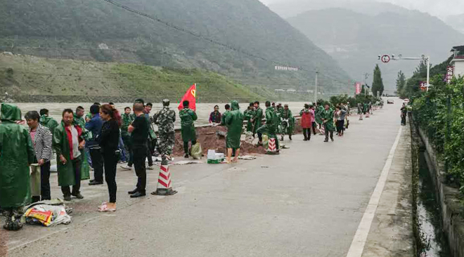 洪峰顺利过境 沿线无人员伤亡