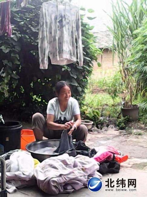 宋立燕坚强面对困难，乐观对待生活。.jpg