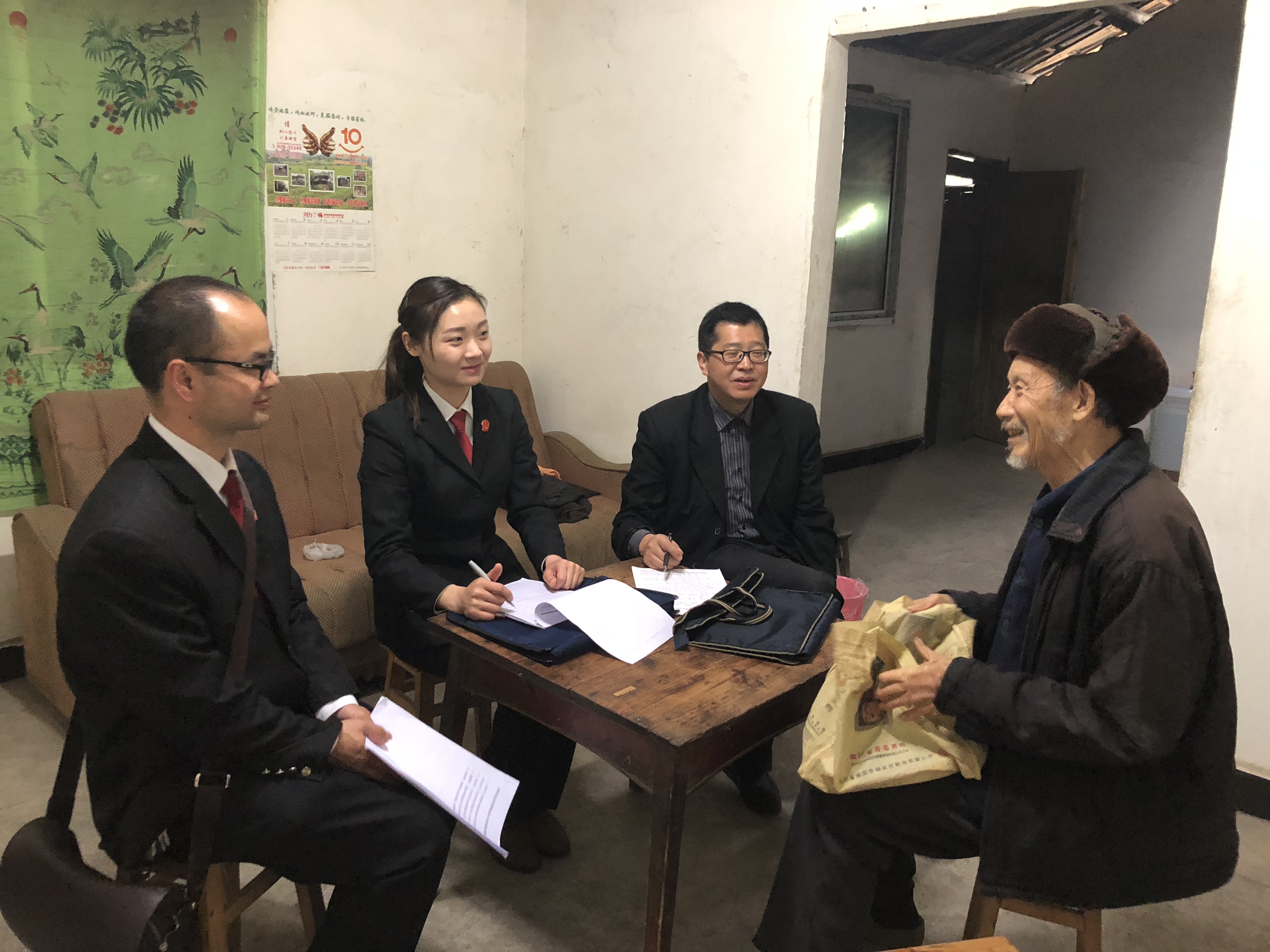 罗枥走乡入户了解结对帮扶对象的情况.JPG