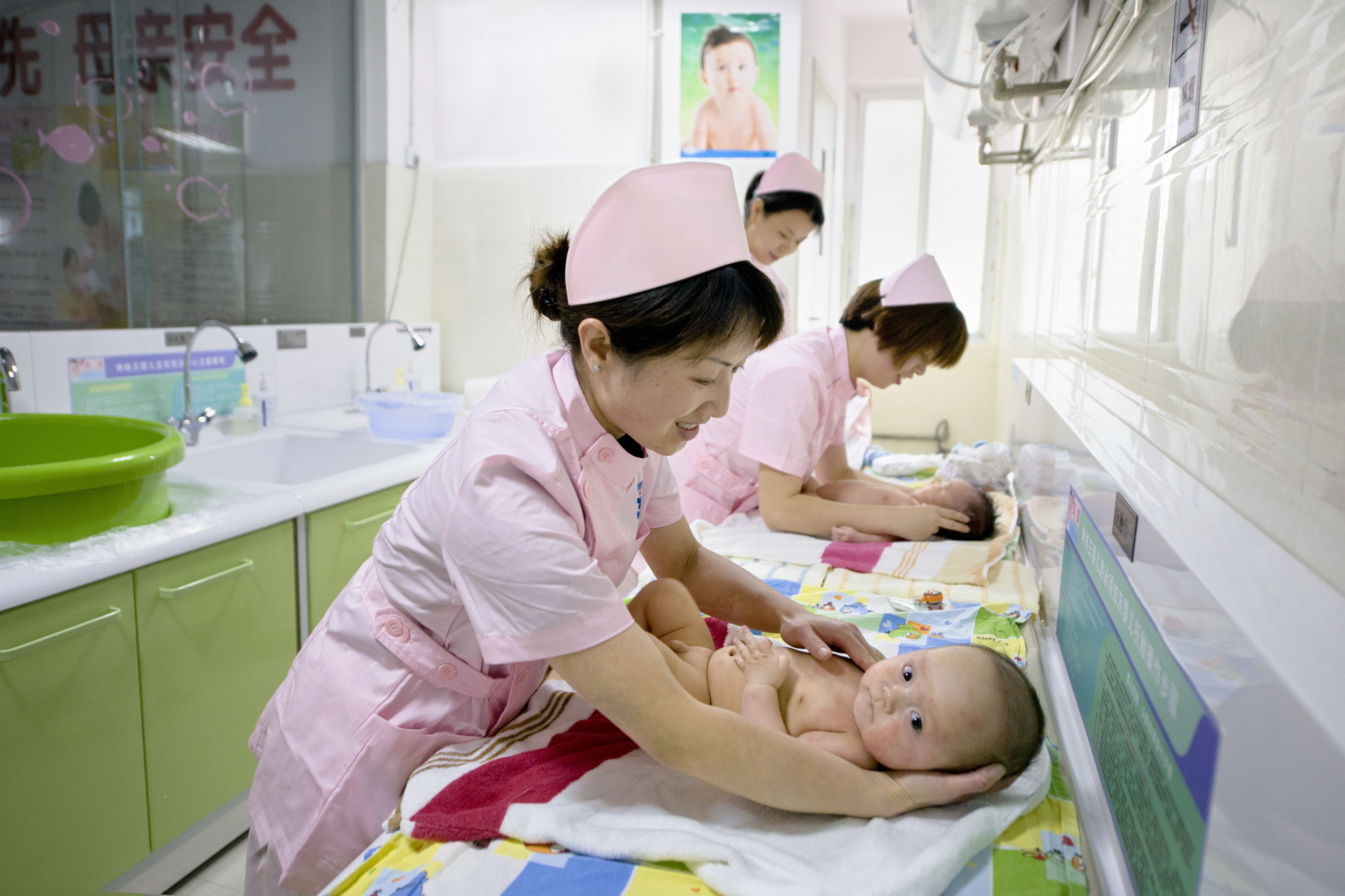 “妈妈”的爱—汉源县人民医院儿科新生儿洗浴室