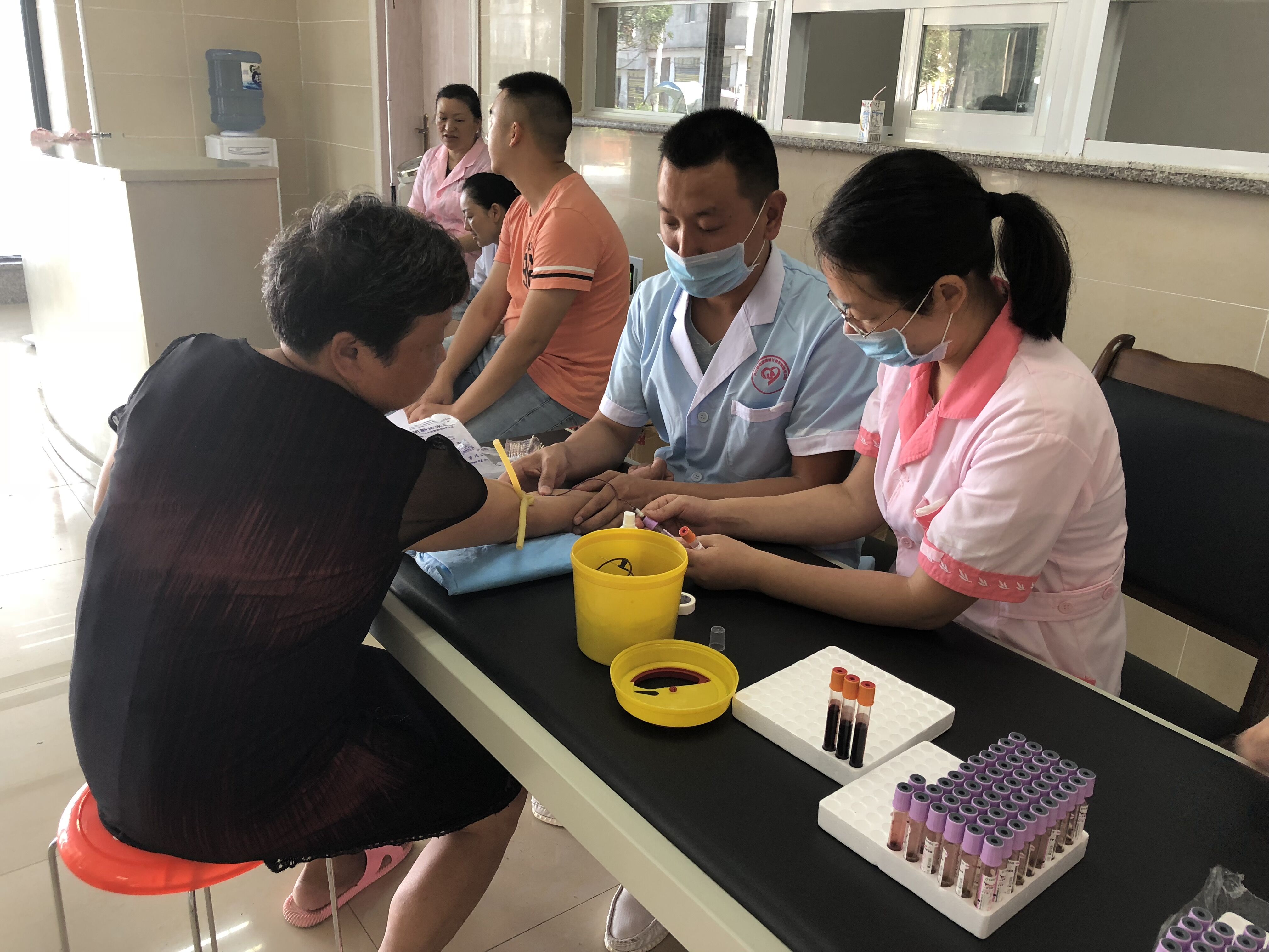 芦山县妇幼保健计划生育服务中心免费为贫困人员体检