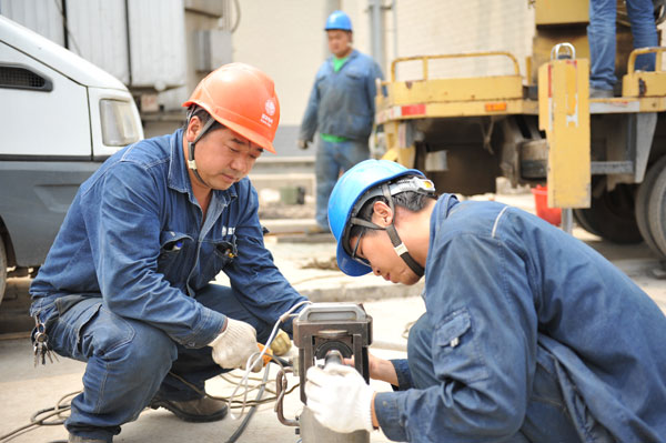 【新春走基层】基层电力工人，维护光明的使者