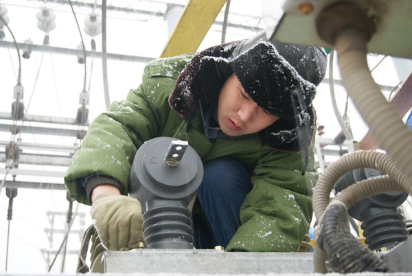 【新春走基层】基层电力工人，维护光明的使者