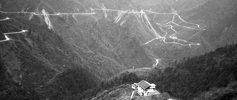 二郎山是川藏公路上的第一个高山关隘