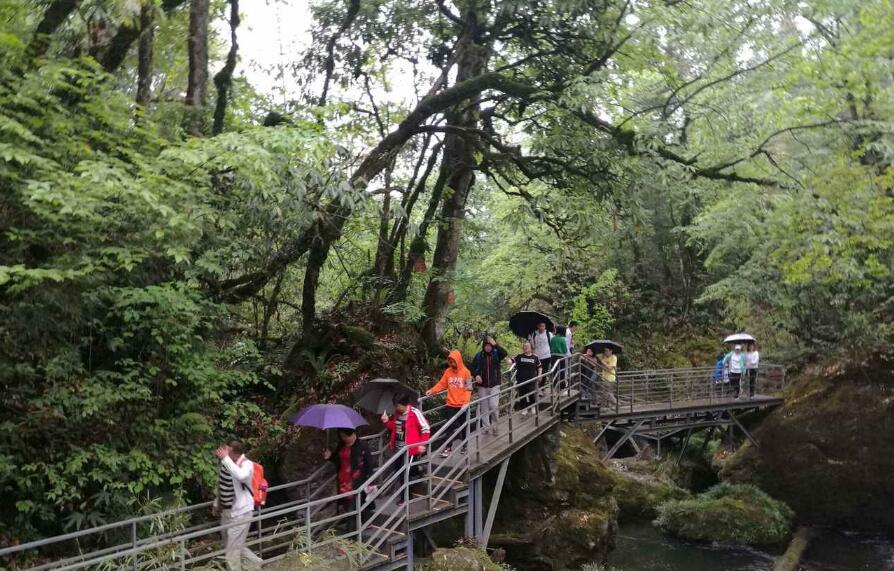 “五一”小长假  成都平原经济区各市旅游市场火热  广受青睐