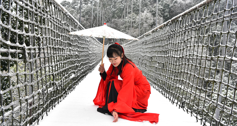 冬日赏雪  一幅铺展天地间的冰雪画卷