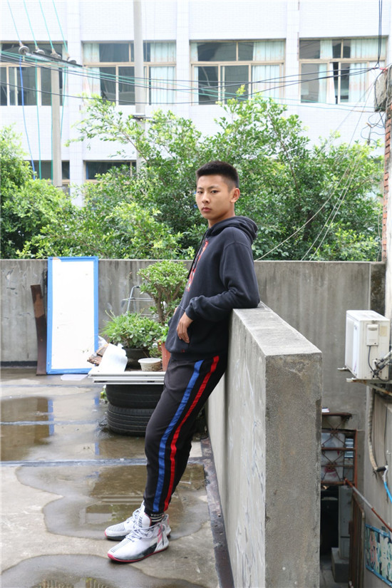 28  李鑫