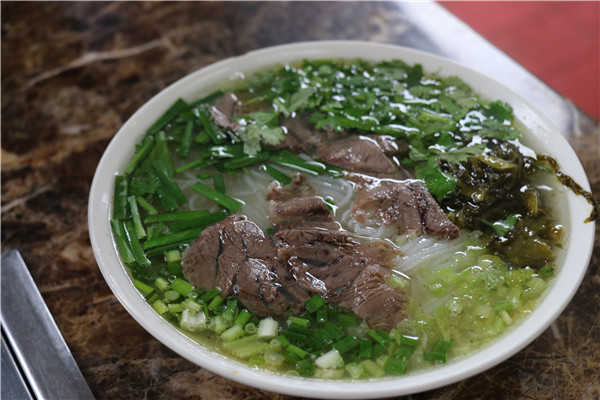 刚哥羊肉馆的羊肉米线.jpg