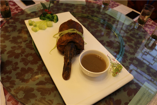 天全县小石桥饭庄的八宝葫芦鸭.jpg