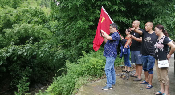 不忘初心显担当 芦山县水利局党员同志到联系村开展防汛抢险救灾工作