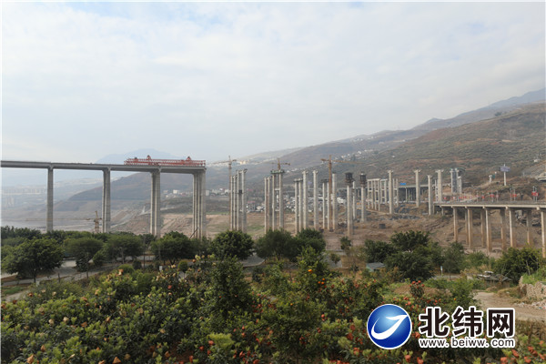 正在建设中的峨汉高速汉源段 韩毅摄.jpg